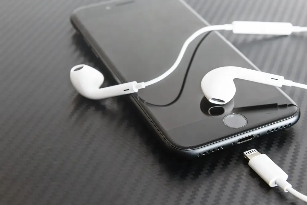 headphones jack not working on iphone