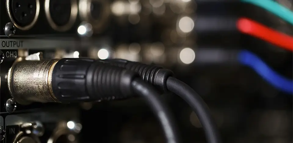 Try Audio Cable With An Inbuilt Microphone