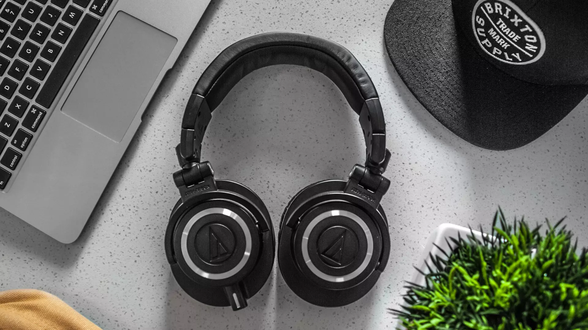 Buying Guide To Find Right headphones For Remote Work